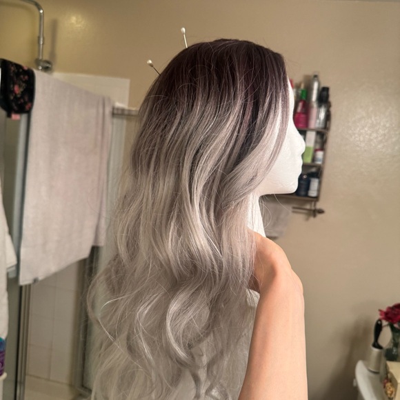 Elegant Gray Ombre Synthetic Wig - Picture 4 of 9